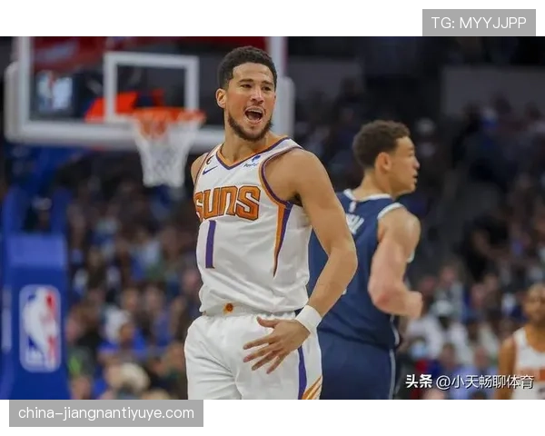 布克无球跑动效率提升，拉开空间改变太阳进攻结构