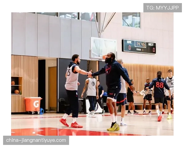 班·西蒙斯挡拆拉开空间提升传球效率明显优于西蒙斯初入联盟时期