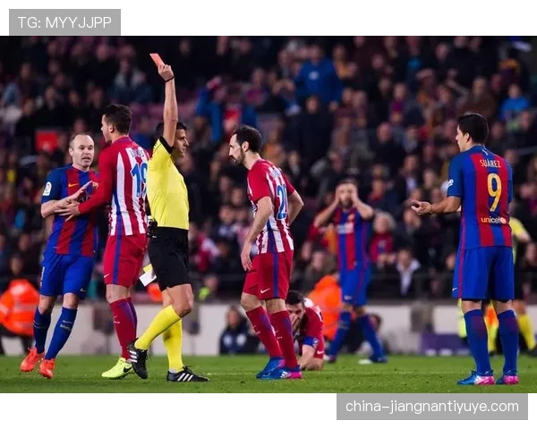 裁判出牌标准详解：如何判定不同犯规的黄牌红牌处罚规则