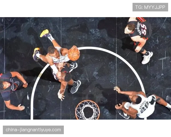 帕里什篮下强攻持续稳定，拉开队内内线得分差距