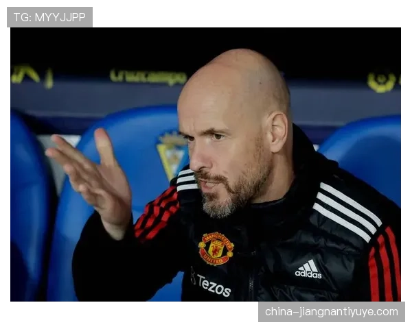 曼联战术混乱加剧，阵容老化危机爆发，滕哈格治下“豪门”地位岌岌可危！