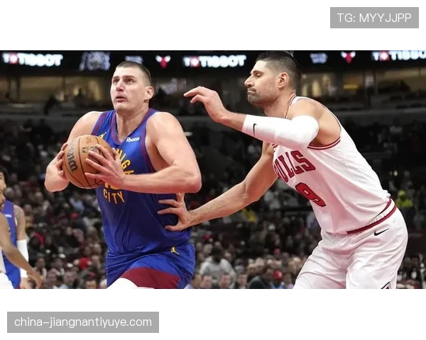 武切维奇挡拆制造错位，牵制约基奇为队友创造空位