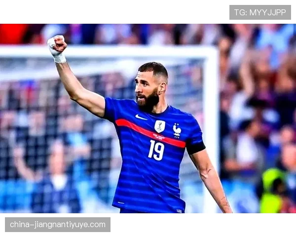 35岁仍统治欧洲赛场：本泽马的高龄巅峰究竟强在哪里？