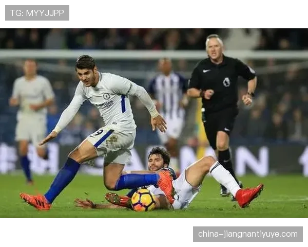 卡马文加与克罗斯的中场组织效率与出球能力差异解析